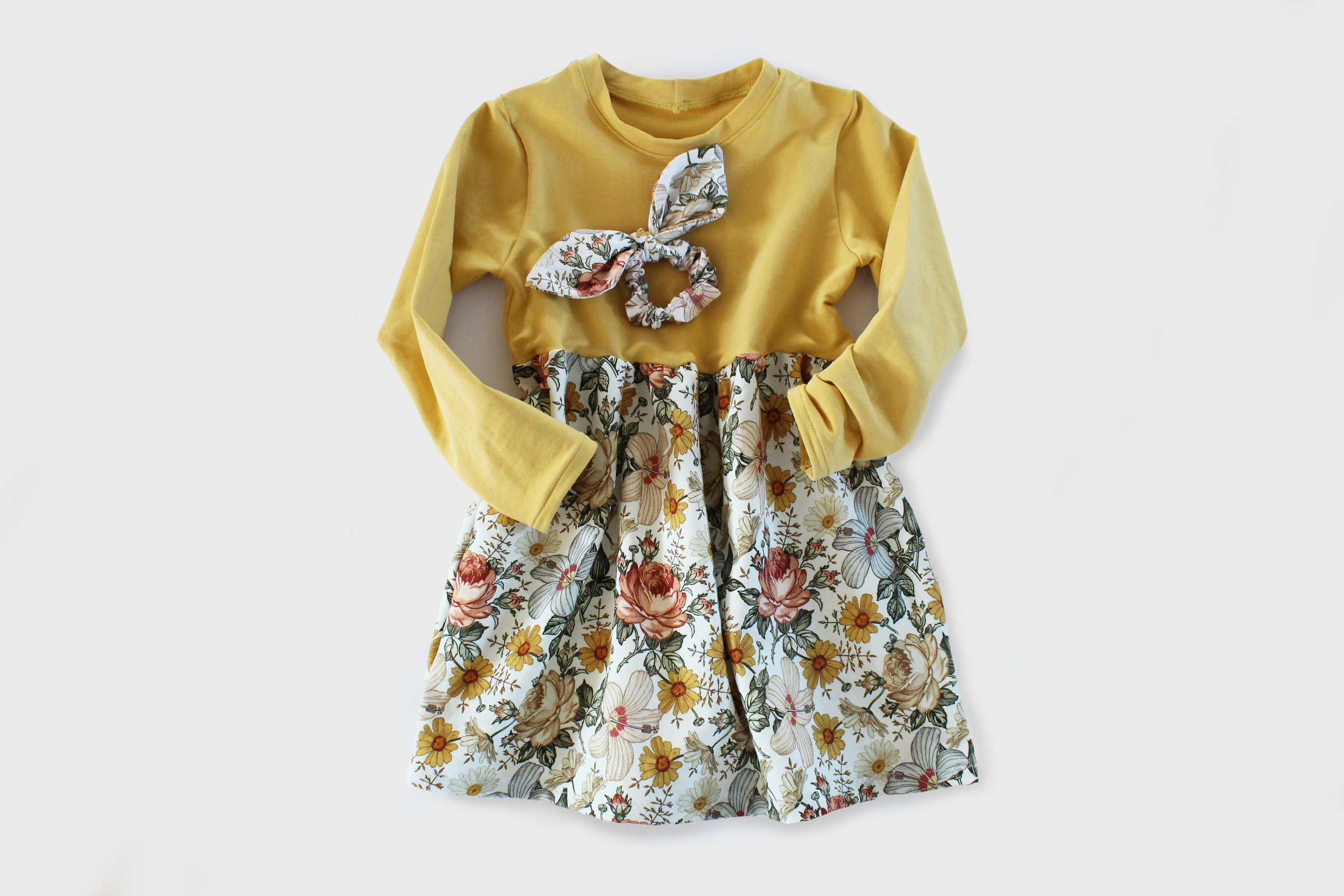Detské teplákové šaty žlto-kvietkované+ scrunchie, veľk. 2-10 rokov