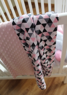 Minky deka Trojuholníky- biela alebo ružová, 100x70cm